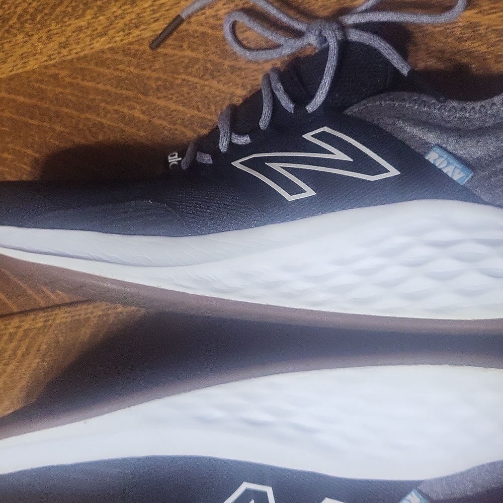 Womens New Balance Fresh Foam Roav Gym Shoes - Picture 6 of 11